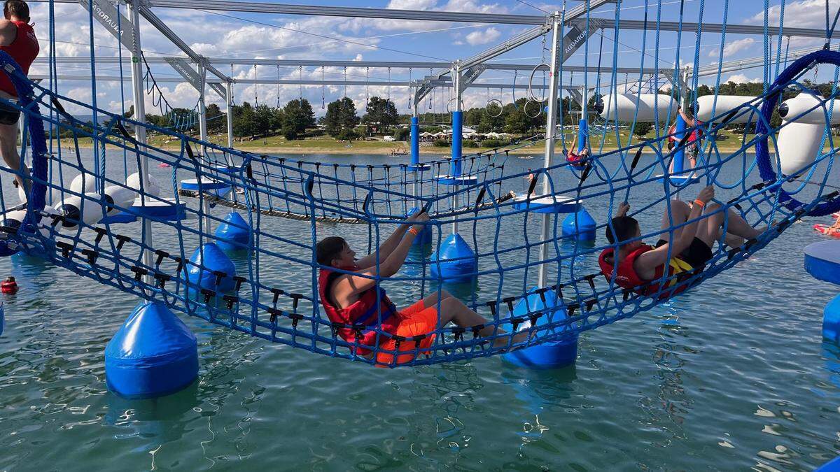 Am Samstag, 2. Juli, geht beim Schwarzl-Freizeitzentrum in Premstätten eine neue Attraktion in Betrieb: Ein schwimmender Ninjapark