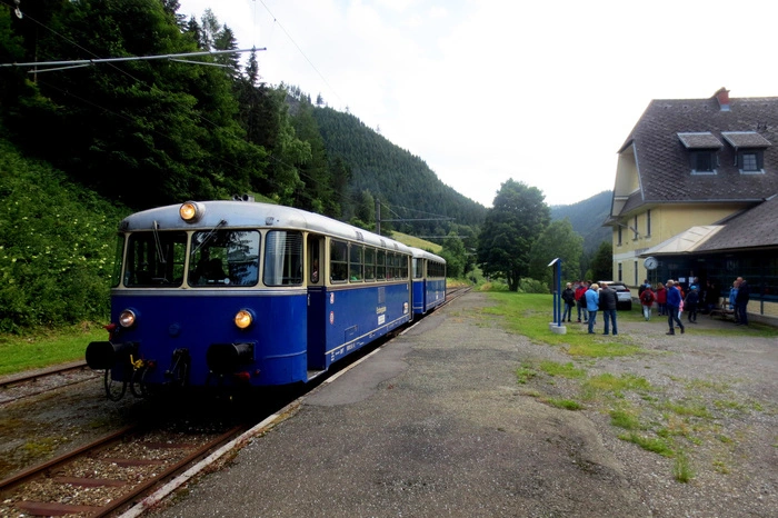 Trotz der etwas ungünstigen Witterung mit Regen, verlief die  Veranstaltung sehr stimmungsvoll. Das gemütliche Beisammensein im Bahnhof Erzberg musste in die Räumlichkeiten des Bahnhofsgebäudes verlegt werden.