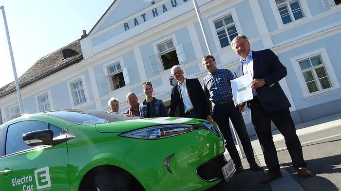 Bürgermeister Josef Ober (re.) und sein Team wollen sich verstärkt dem Thema E-Mobilität widmen.