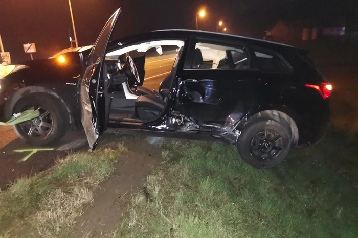 Eine Person wurde bei dem Unfall leicht verletzt und musste ins Krankenhaus gebracht werden.