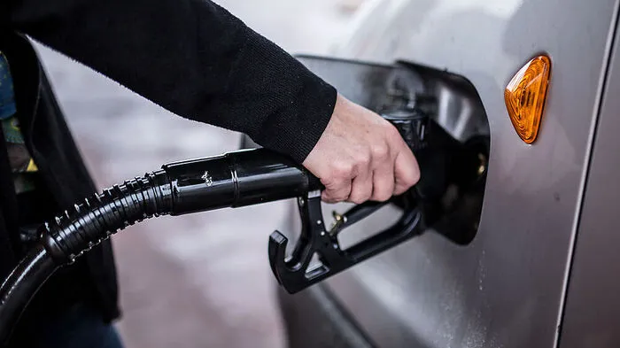 Tanken wurde in den vergangenen 30 Jahren eigentlich billiger