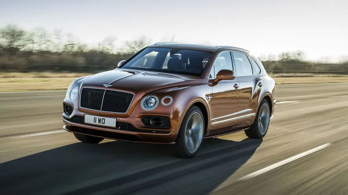 Nein, 635 PS und 306 km/h Topspeed braucht in Wahrheit niemand: Aber das bedeutet nicht, dass sich die wohlhabende Kundschaft nicht um den Bentley Bentayga Speed geiern wird.