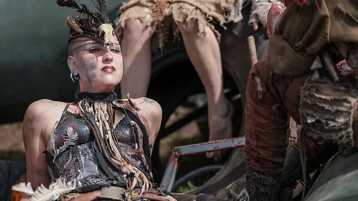 Ein Fan chillt am Wacken-Festival 