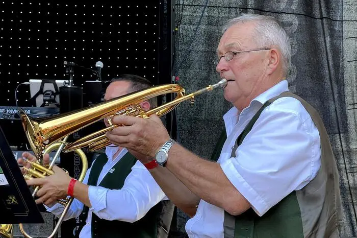 Frühschoppen, Straßenmarkt, Zaubershow, Weindörfl und ein hervorragendes Musikprogramm mit „Lafnitztaler Blos“, „die Baend“ oder „Skylight“ boten Unterhaltung für Groß und Klein bis in die späten Abendstunden.