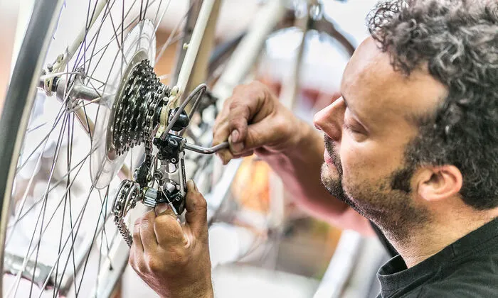 Hier schraubt der Chef noch selbst – dieses Service bietet kein Webshop dieser Welt.