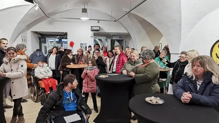 Unter dem Motto „Ein Stück von mir für uns“ präsentierten am Donnerstag, 4. Dezember, 32 Künstler des Simultania Liechtenstein Hilfswerks ihre Werke in der Stadtgalerie Judenburg.
