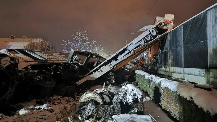 Die Waggons haben sich nach der Kollision ineinander verkeilt