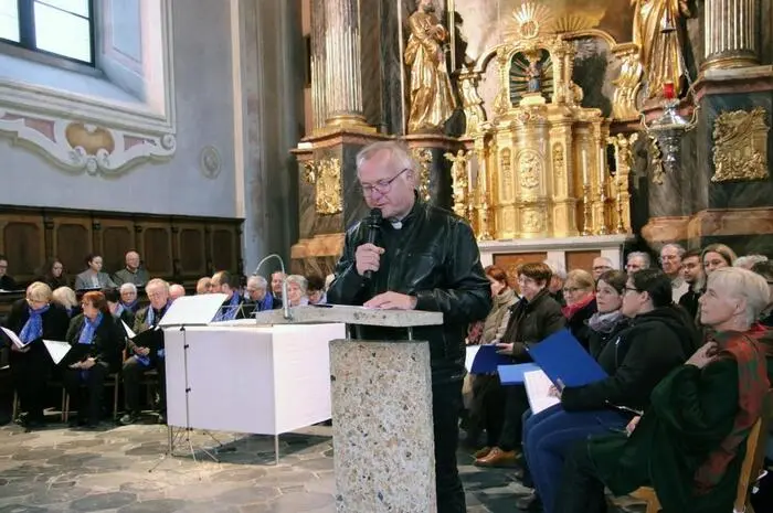 Der Priester mahnte auch ein, „selbst in uns und unserem Umfeld Frieden zu stiften, wo wir die Möglichkeit haben.“