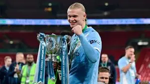 Erling Haaland verlieh das Buch an seine Heimatgemeinde Time