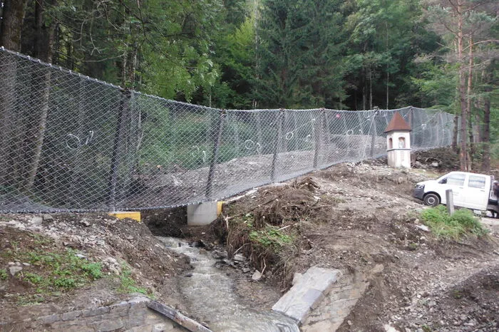 Diese "Gitter" können 11 bis 15 Tonnen Material pro Quadratmeter aufhalten.