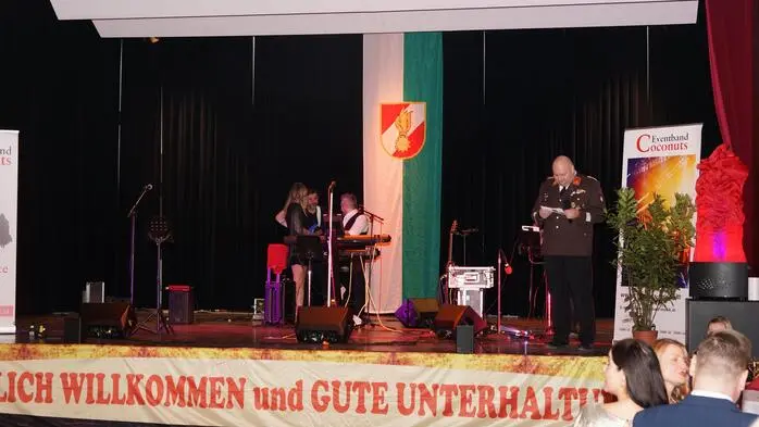 Am vergangenen Samstag schwangen die Florianis beim Feuerwehrball in Eisenerz das Tanzbein