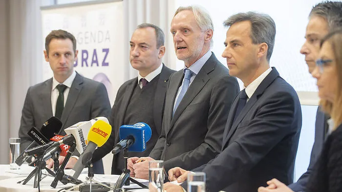 Die blau-schwarze Stadtspitze präsentierte am Freitag den Haushaltsvorschlag 2019