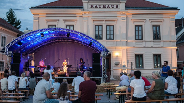 Am Samstagabend stand der Rathausplatz in St. Paul ganz im Zeichen der achten Summer Music Night.