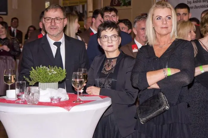 Um Mitternacht gab es die traditionelle Verlosung mit vielen Sachpreisen.