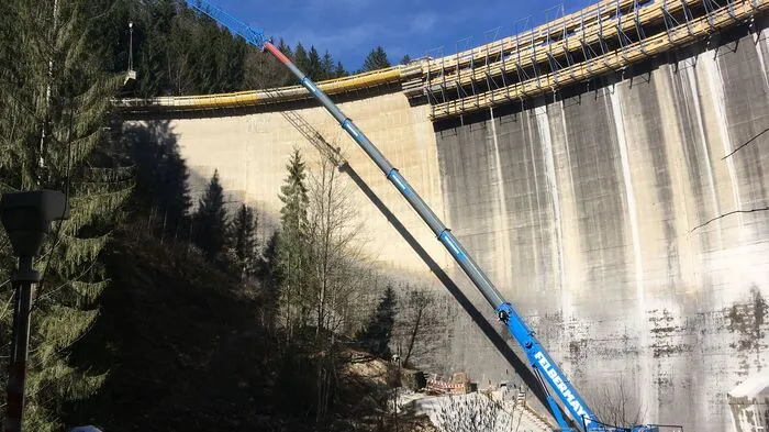 Die bauliche Hochwasserentlastung der Talsperre wurde in den letzten Monaten auf den neuesten Stand gebracht. Klicken Sie sich durch die Bilder.