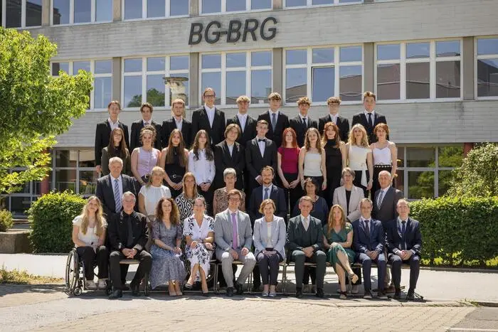 Gratulation auch an die Absolventinnen und Absolventen der 8D 