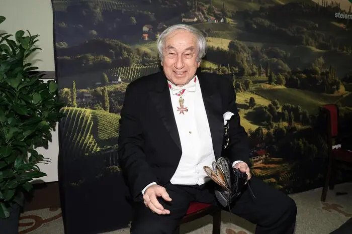 Ein Schuh-Hoppala! ÖRK-Präsident Gerald Schöpfer