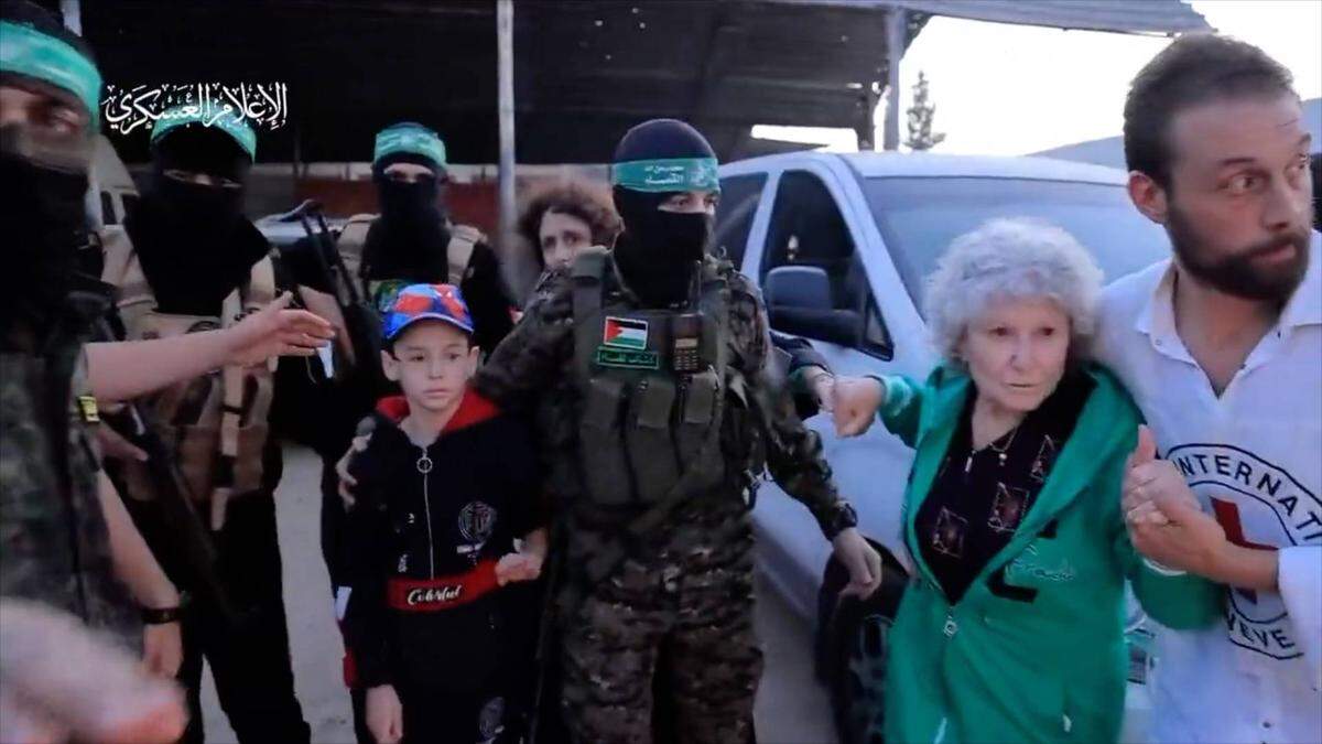 Bisher kamen 69 Geiseln aus den Händen der Hamas frei | Bisher kamen 69 Geiseln aus den Händen der Hamas frei