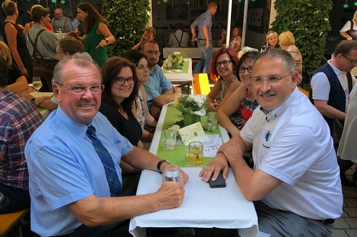 Als Gratulanten stellten sich unter anderem Bezirkshauptfrau Gabriele Budimann (Bruck-Mürzzuschlag), Bezirks- und Stadtpolizeikommandant Karl Holzer, Polizeikommandant Gerhard Stromberger (Eisenerz), die Bürgermeister Ludwig Gottsbacher (Radmer), Karl Dobnigg (Kammern), Karl Fadinger (St. Michael), Mario Angerer (Kalwang), Hans Schrabcher (Wald am Schoberpass), Matthias Konrad, Vorsitzender der Erbzergberg Privatstiftung, WK-Obfrau Elfriede Säumel und Bauernkammer-Obmann Andreas Steinegger ein.