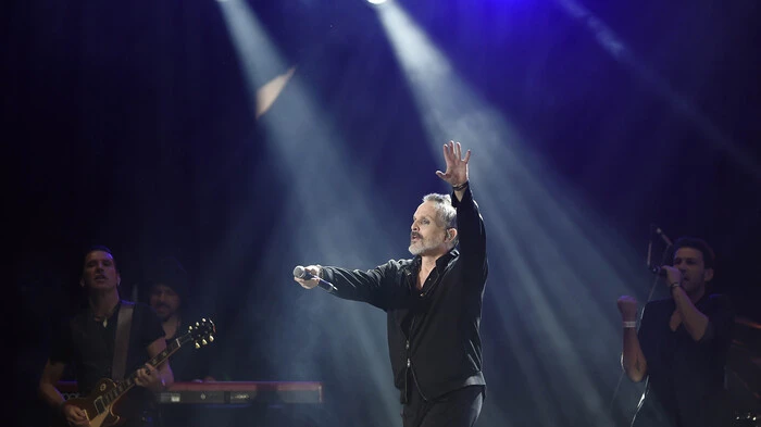 Nach zwei heftigen Erdbeben in Mexiko mit Hunderten Toten haben der kolumbianische Sänger Juanes, der spanische Musiker Miguel Bose und die mexikanische Band Cafe Tacvuba für die Opfer und Helfer gespielt.