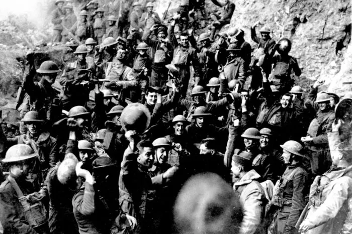 In Deutschland spielt das Gedenken an die 1,9 Millionen getöteten deutschen Soldaten am 11. November kaum eine Rolle. Vielerorts wird der Martinstag begangen, die Karnevalshochburgen starten in die närrische Saison.