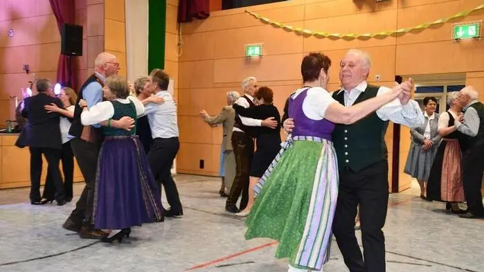 Das Tanzbein geschwungen wurde beim Seniorenbundball in Scheifling.