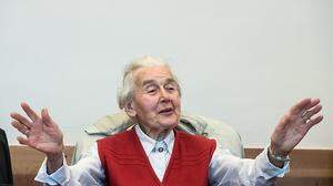 Die wegen Volksverhetzung angeklagte Ursula Haverbeck hatte im Zuge des Prozesses gegen den früheren SS-Wachmann Hanning den Völkermord an den europäischen Juden bestritten