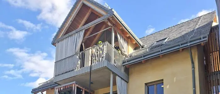 Eine Sauna, die auf einem Balkon installiert ist, ist am frühen Sonntagvormittag in Brand geraten