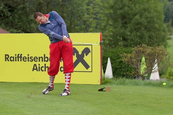 Zudem wird ein umfangreiches Rahmenprogramm geboten, etwa die „Masters Night“ in der Burg Spielberg, die immer im Zeichen des karikativen Zwecks steht.