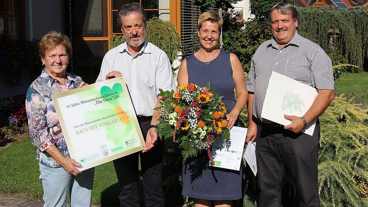 Aloisia Gogg (links) mit Bürgermeister Engelbert Huber, Elisabeth Micko und Erwin Plettig