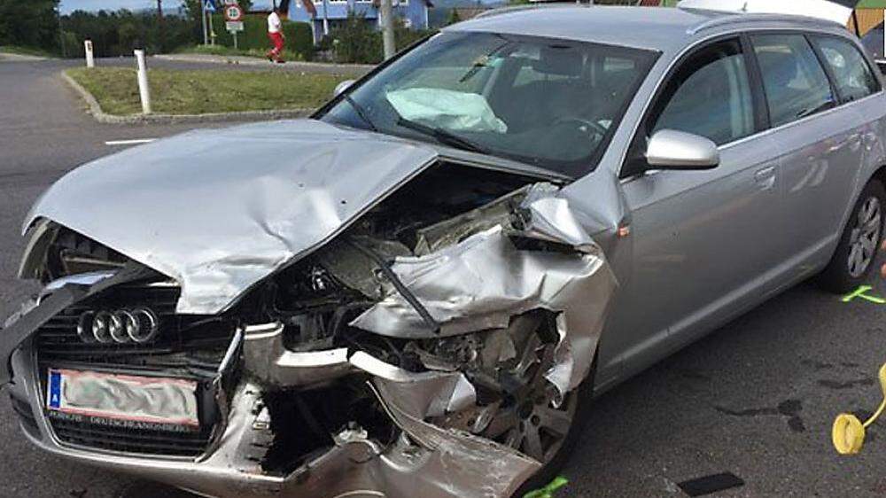 Beide Fahrzeuge wurden bei dem Unfall in Lannach schwer beschädigt