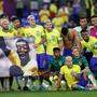 Brasiliens Spieler hielten nach dem Viertelfinaleinzug ein Transparent für Pelé hoch