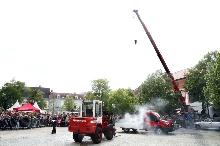 ...und umliegender Wehren am Fürstenfelder Hauptplatz. 
