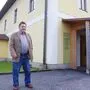 Altbürgermeister Helmut Ganser vor dem bisherigen Arzt-Haus in Gußwerk