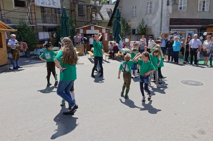 Die Kindervolkstanzgruppe begeisterte mit ihrer Vorstellung.