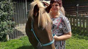 Anna Sundl verschenkt Zeit mit ihrem Pferd Anubis in St. Marein- Feistritz