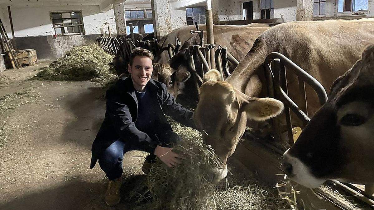 Das gute Heu ist das A und O für David Kerschbaumers Milch-Produkte 