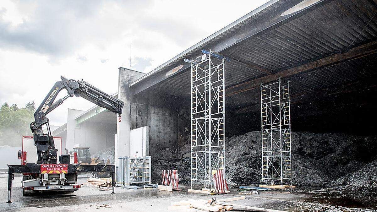 Die zerstörte KAB-Lagerhalle der Ziegeleistraße in Klagenfurt-Ost wird saniert, ein Abriss ist nicht notwendig. Darin lagerten 400 Tonnen Ersatzbrennstoff 