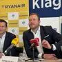 Ryanair-Manager Andreas Gruber (rechts) neben Flughafen-Chef Maximilian Wildt: „Was uns stört, sind die Kosten“