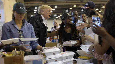 Das Ehepaar Trump bei den Hurrikanopfern