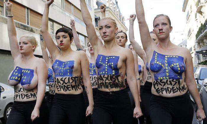 Femen-Protest gegen den FN in Paris