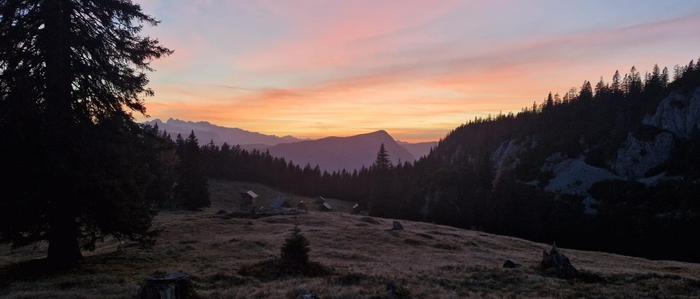 Bei Sonnenuntergang wurde die Frau wieder ins Tal gebracht