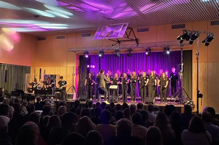 Auch heuer standen zahlreiche Bands, Chor- und Instrumentalensembles, unzählige Schüler und auch der ein oder andere Lehrer auf der Bühne und lieferten ein musikalisches Feuerwerk ab