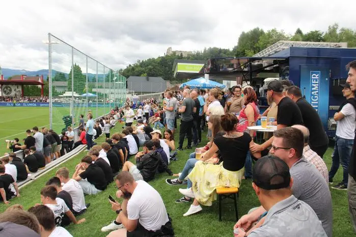 Im Vorfeld wurden rund 2000 Besucher und Besucherinnen bei dem Match erwartet, davon 300 aus Wien.