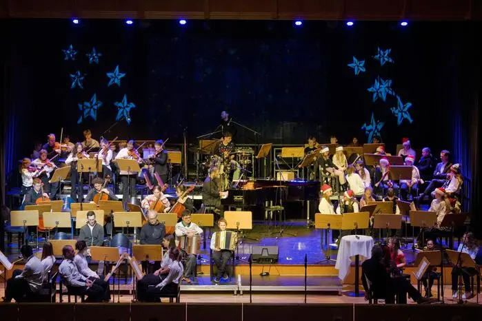Insgesamt traten in dem knapp einstündigen Konzert 16 Gruppen auf, darunter Blockflötenensembles, Solisten, Abschlussprüfungskandidaten sowie ein Vocalensemble. 