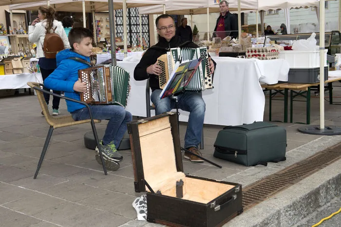 Heinz Steinbauer und einer seiner Schüler sorgten für die musikalische Umrahmung