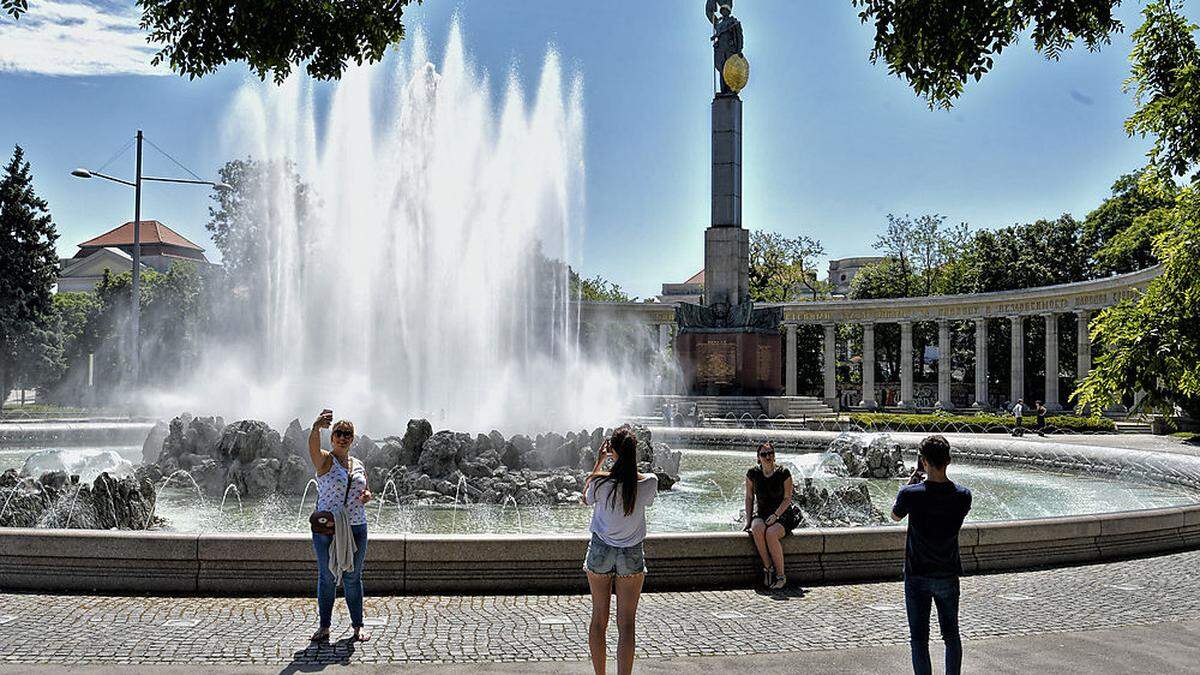 Der Hochstrahlbrunnen in Originalfarbe