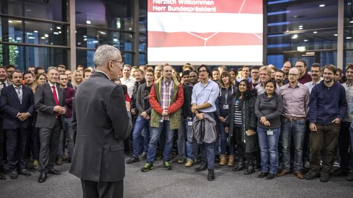 Bundespräsident Alexander Van der Bellen besuchte im Rahmen seines Kärnten-Aufenthaltes die Firma Infineon in Villach.
