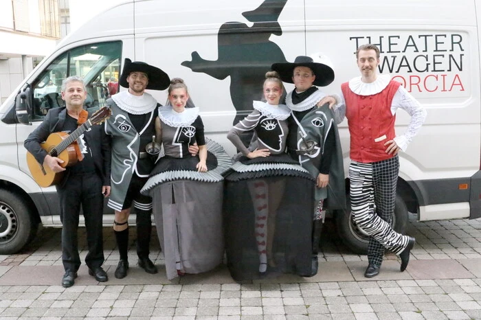... machte das Ensemble Porcia mit dem Theaterwagen Station.