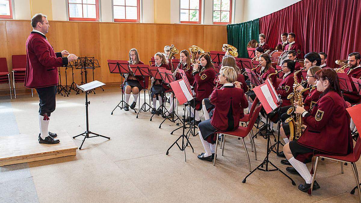 Musikverein Möchling-Klopeiner See mit Kappelmeister Klaus Kniely beim Wertungsspiel in St. Stefan im Lavanttal